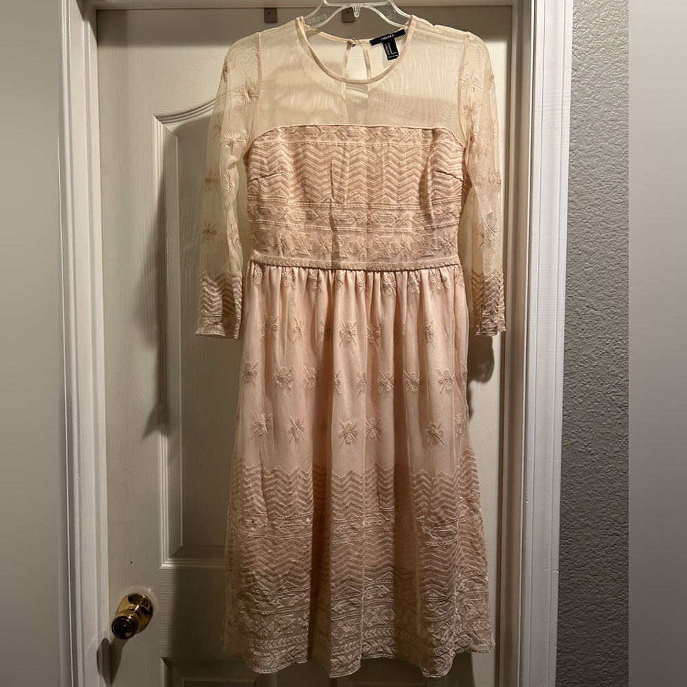 FOREVER 21 CREAM SZ M